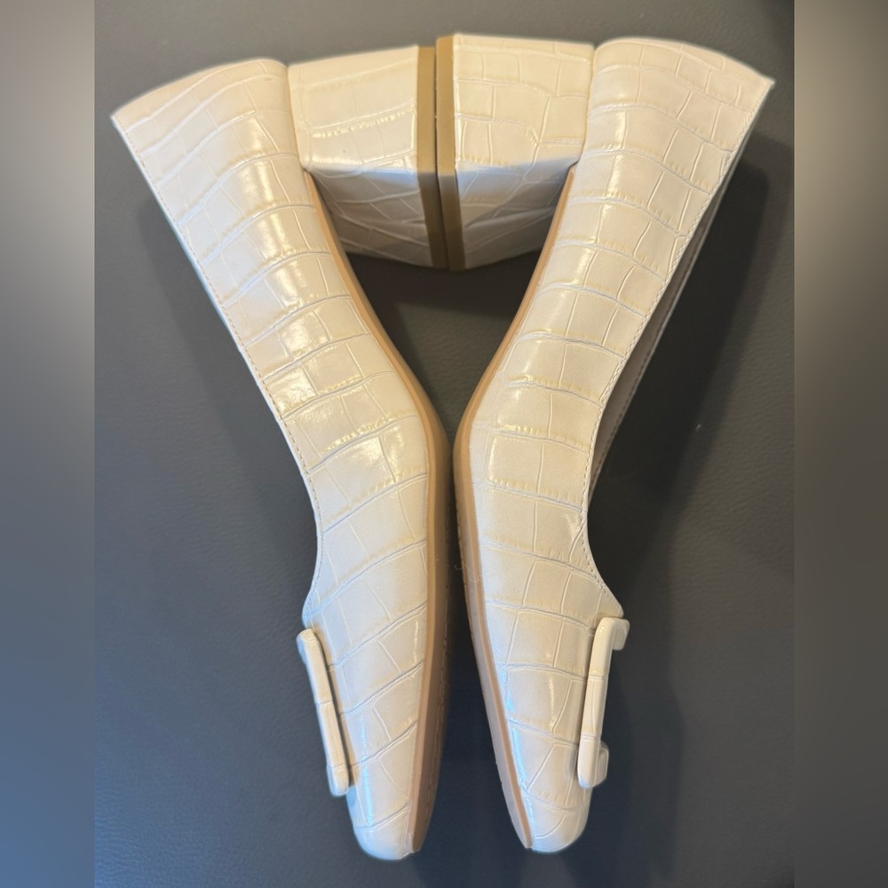 Chinese Laundry Big Ben Ivory Croc Pumps with Comfort Cushion - Picture 6 of 12